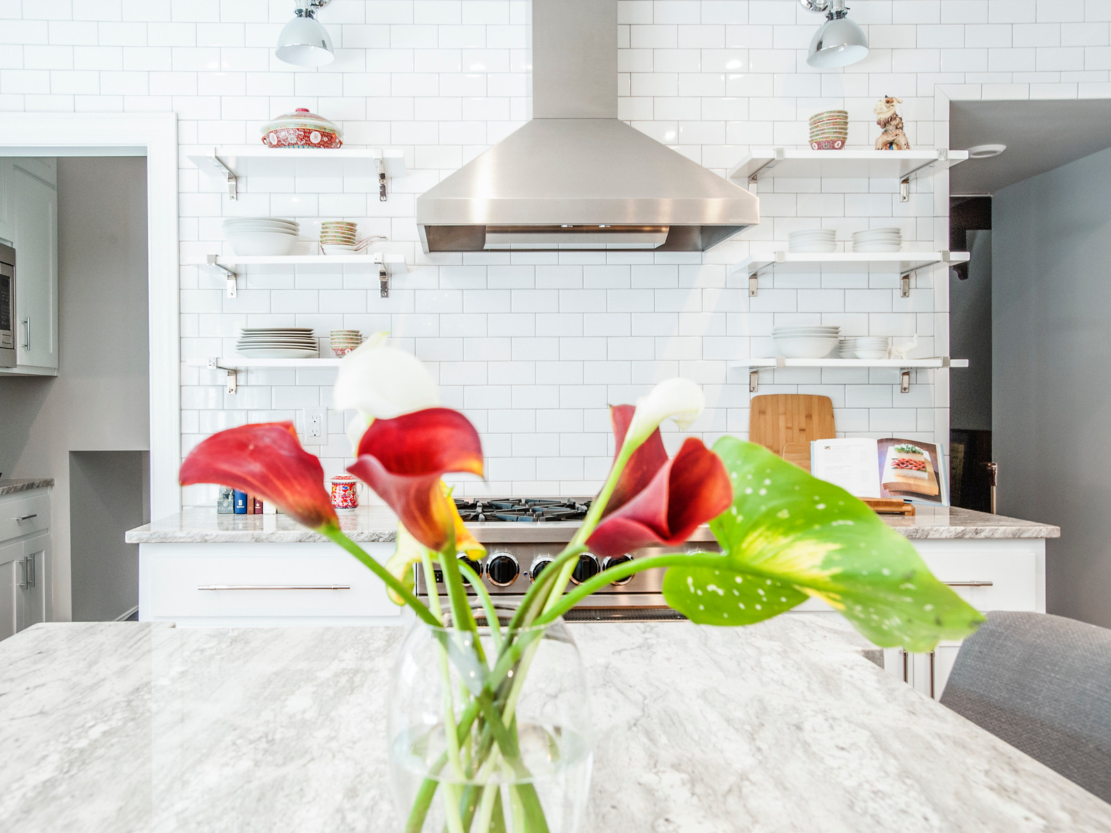 kitchen-range-white-subway-tile-backsplash