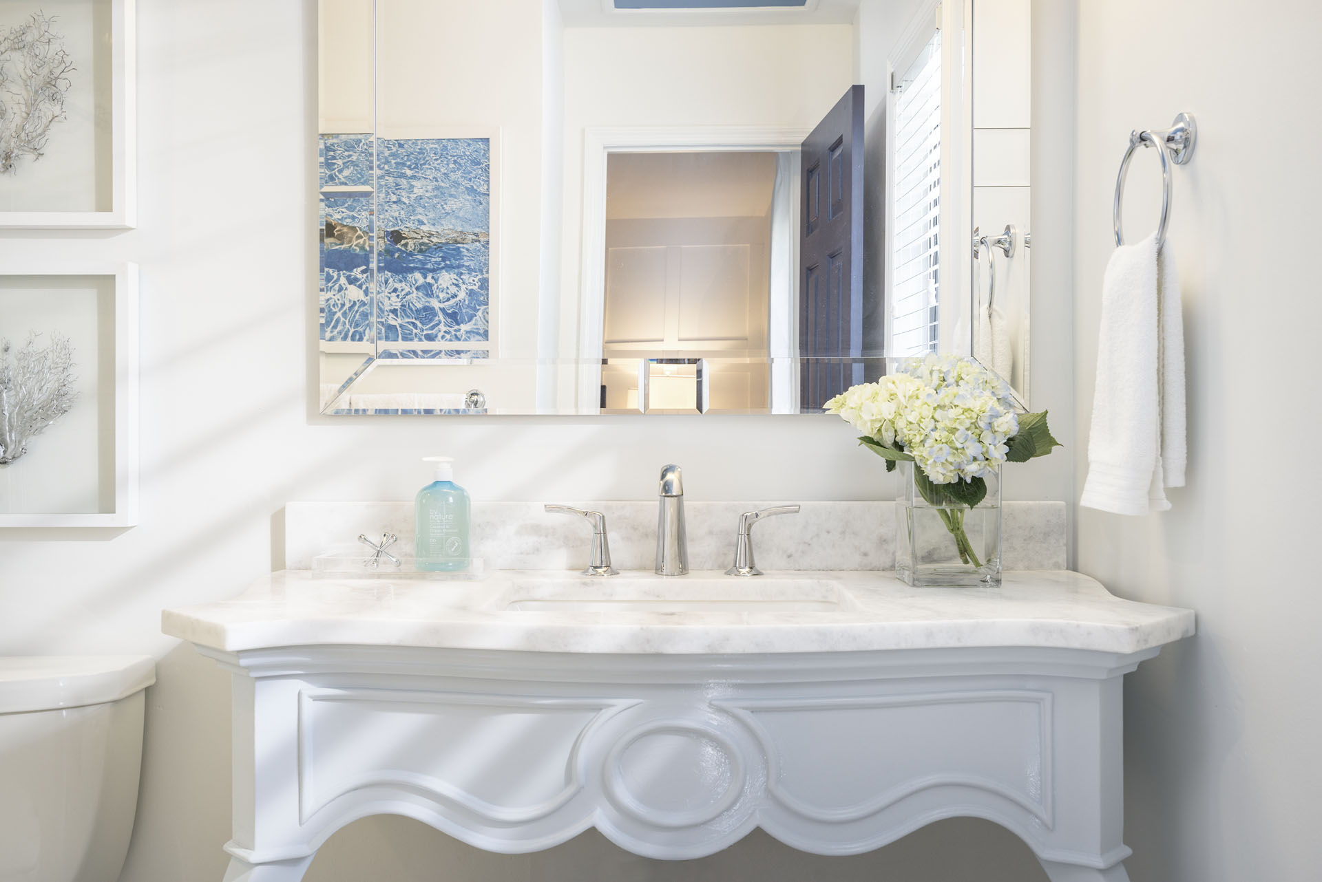 coastal-bathroom-interior-design-jana-donohoe-designs