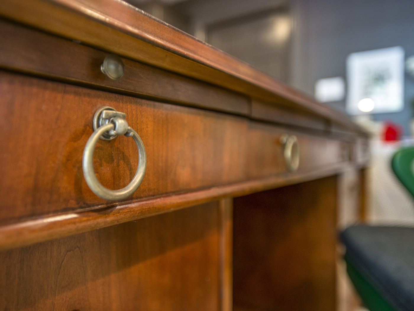 desk-detail-drawers-home-office-design