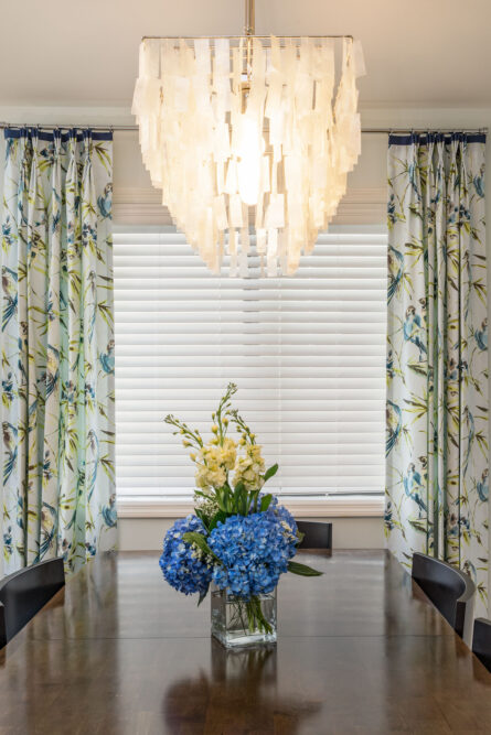 dining-room-interior-design-chandelier-flower-vase