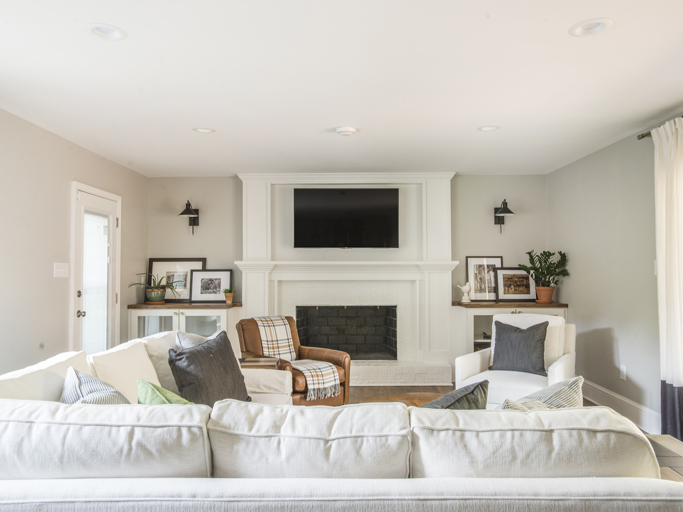 living-room-design-white-beige-sofa
