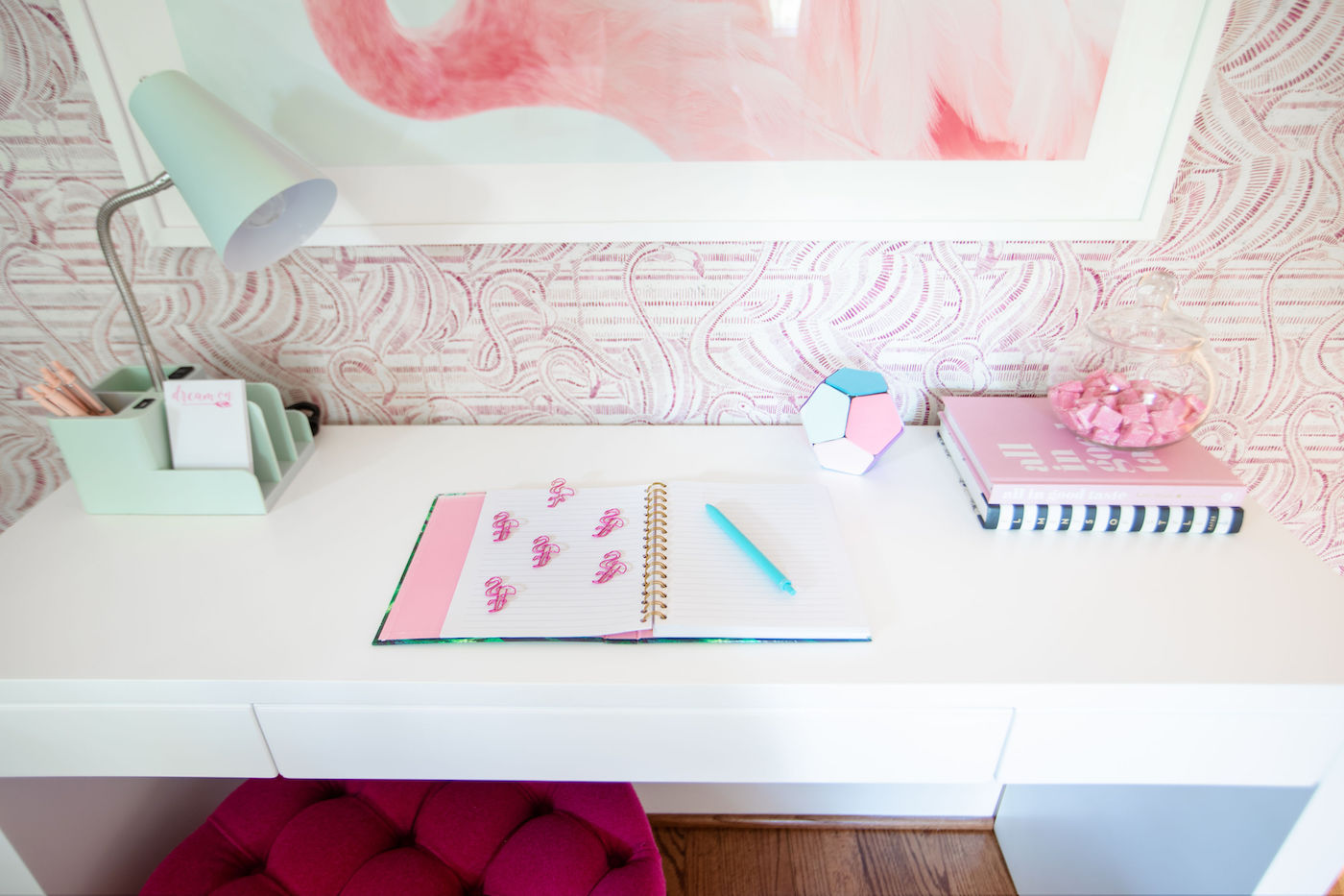 pink-bedroom-design-girls-desk