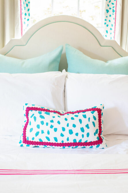 pink-trim-blue-accent-pillow-bedroom-design