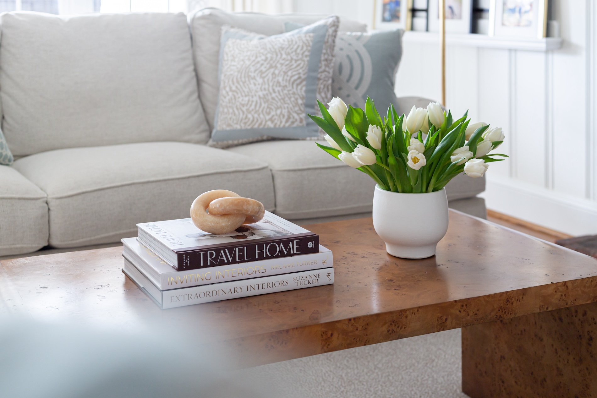 coffee-table-books-stack-white-flowers-in-vase