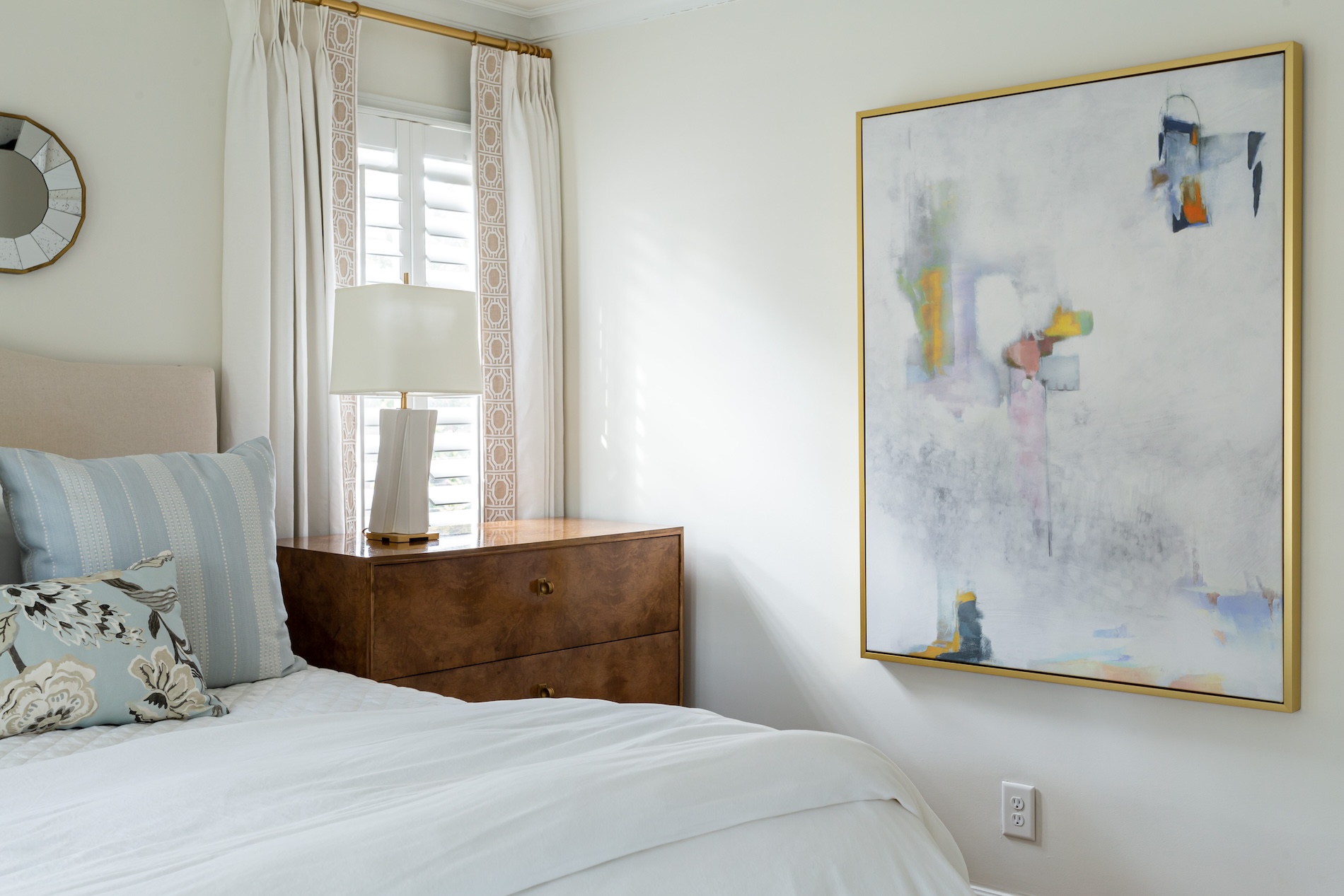 large-wall-art-primary-bedroom-interior-design